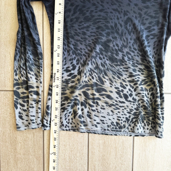 Lucky Brand Womens Thermal Long Sleeve Tee Medium Ombre Cheetah Leopard Y2K - Picture 7 of 7